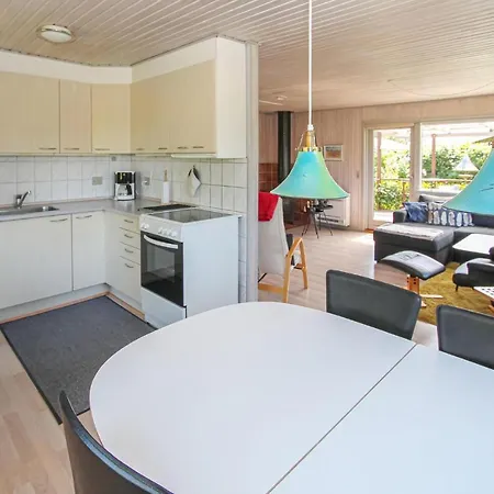 2 Bedroom Beautiful In Prázdninový dům *