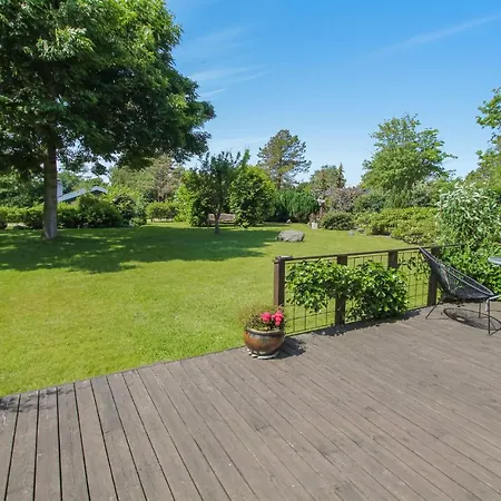 Prázdninový dům 2 Bedroom Beautiful In *