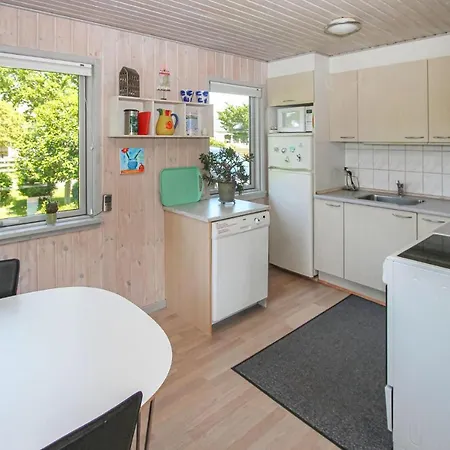 2 Bedroom Beautiful In Hébergement de vacances Samsø