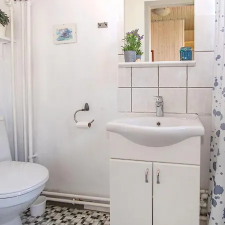 2 Bedroom Beautiful In Hébergement de vacances Samsø