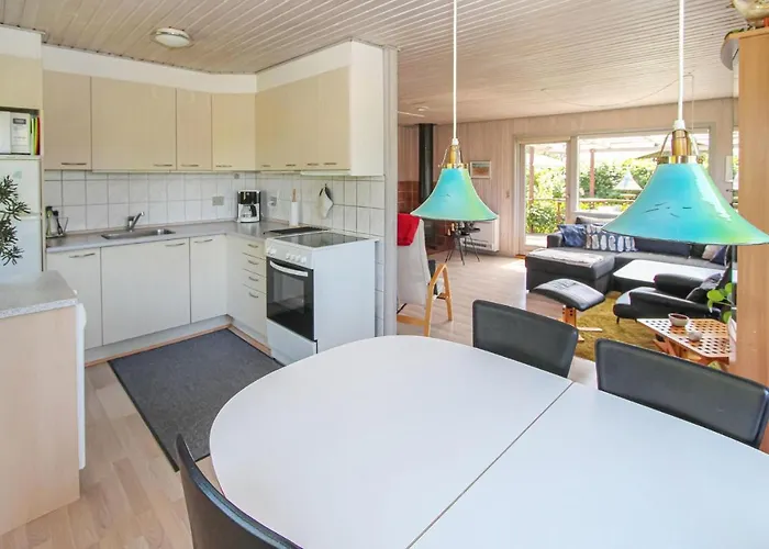 2 Bedroom Beautiful In Ferienhaus *